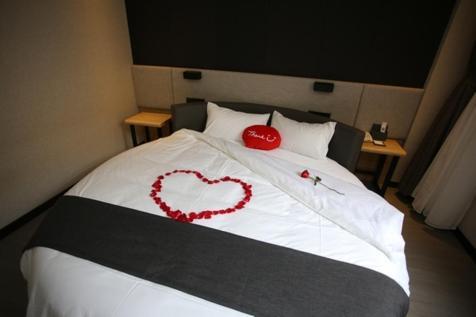 Thank Inn Plus Jiangsu Zhenjiang Jiangkou District Hongdou Square Exteriör bild